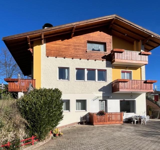 Casa Vacanze A Romeno Kültér fotó